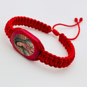 Pulsera religiosa con la imagen de la Virgen de Guadalupe tejida con hilo rojo es ajustable para hombre o mujer