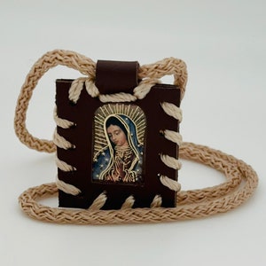 Escapulario de la Virgen de Guadalupe couleur café/beis-verde
