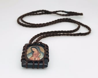 Escapulario De La Virgen De Guadalupe Trenzado Color Cafe Rectangular