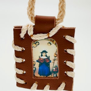 Escapulario del Santo Niño de Atocha café/beis