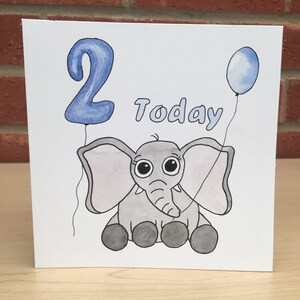 Carte d'anniversaire d'âge faite à la main. 2 aujourd'hui, un éléphant et des ballons