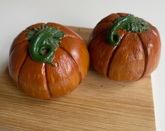 Set of 2 Halloween pumpkin ornaments- Halloween decorations- pumpkin figures- clay pumpkin-small pumpkin