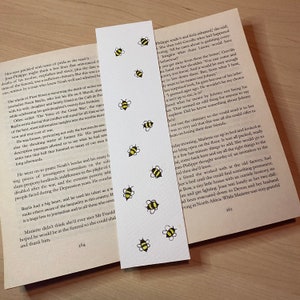 Handmade bee bookmark, painted bookmark, bookmark gift idea, small gift, letterbox gift, teacher gift, birthday bookmark gift