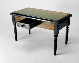 Mini bureau en bois exotique exquis avec tiroir, meubles de maison de poupée personnalisés, objet de collection vintage à l'échelle 1:12, cadeau parfait
