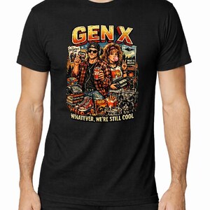 Puede incluir: Una camiseta negra de manga corta con un estampado gr&aacute;fico colorido con el texto GEN X y WHATEVER, WE'RE STILL COOL. La ilustraci&oacute;n muestra a dos personas rodeadas de objetos de los a&ntilde;os 80, incluyendo un reproductor de casetes, patines y un radiocasete.