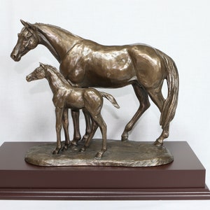 Puledro di Mare Trofeo Equestre in Bronzo con Base in Finitura Mogano