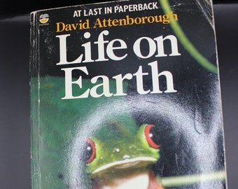 Life on Earth, David Attenborough a natural history, paperback secondhand book, Fontana Collins, 1981