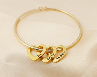 Bracelet Bangle personnalisé • Pendentifs de charmes de cœurs gravés • Bracelet nominatif gravé personnalisé • Cadeau de fête des mères • Cadeau d’anniversaire