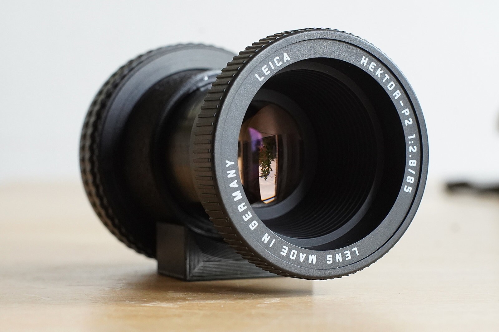 LEICA HEKTOR-P2 1:2.8/85 レンズ Leica Hektor P2 85mm f2.8 Projector Lens Overview (Adapted