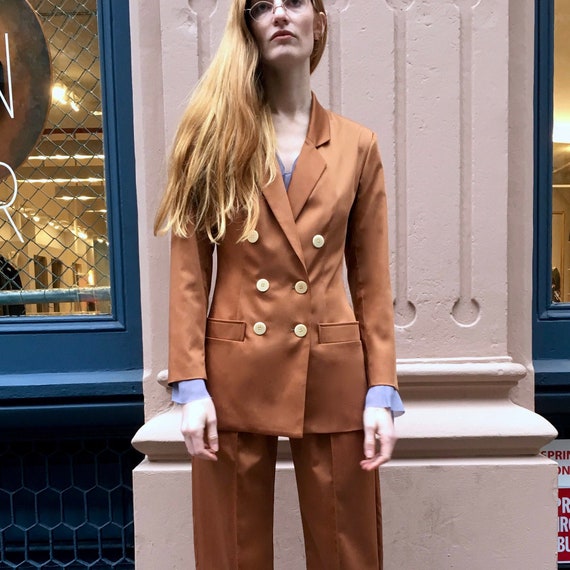 Golden blazer matching shirt deals