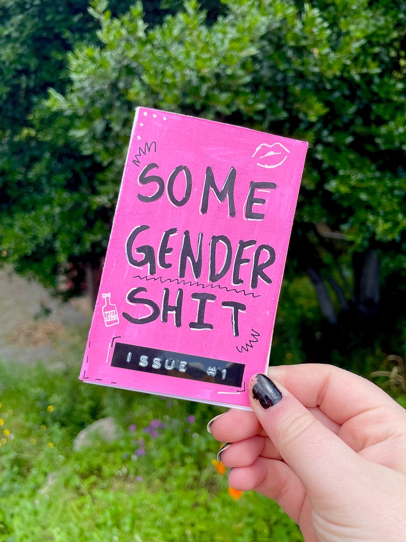 K&ouml;nnte beinhalten: Rosa Brosch&uuml;re mit dem Titel "SOME GENDER SHIT" und dem Text "ISSUE #1" auf dem Cover.