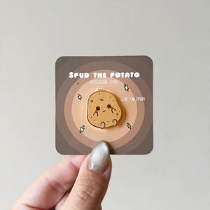 Patata Feliz - 2,4 cm / Pin de esmalte, pin acrílico, pin de solapa, pin dorado, pin de patata adorable, pin de patata kawaii, pin original, regalo bonito
