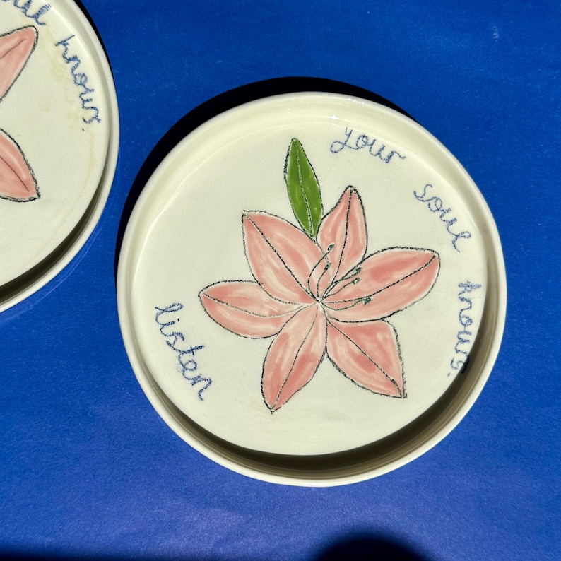 Lily Ceramic Plate – 15 cm Handmade Floral Plate – Ceramic Dessert Plate – Food Safe Pottery – Hand Painted Flower Dish image 3