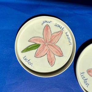 Lily Ceramic Plate – 15 cm Handmade Floral Plate – Ceramic Dessert Plate – Food Safe Pottery – Hand Painted Flower Dish image 4