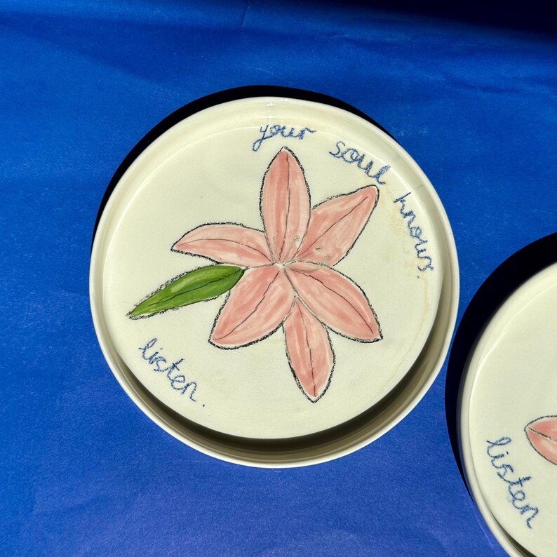 Lily Ceramic Plate – 15 cm Handmade Floral Plate – Ceramic Dessert Plate – Food Safe Pottery – Hand Painted Flower Dish image 4