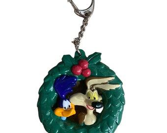 Vintage Looney Tunes  -  Wile E Coyote and Road Runner Wreath Keychain