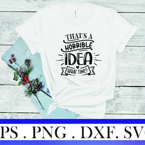 Peut inclure: T-shirt blanc avec un texte noir qui dit "That's a horrible idea what time?"