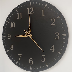 Horloge ardoise 30 à 40 cm It'Slate 12 avec aiguilles en bois véritable silencieuse Stil 6 Linde