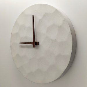 Concrete clock "Hammered" - White