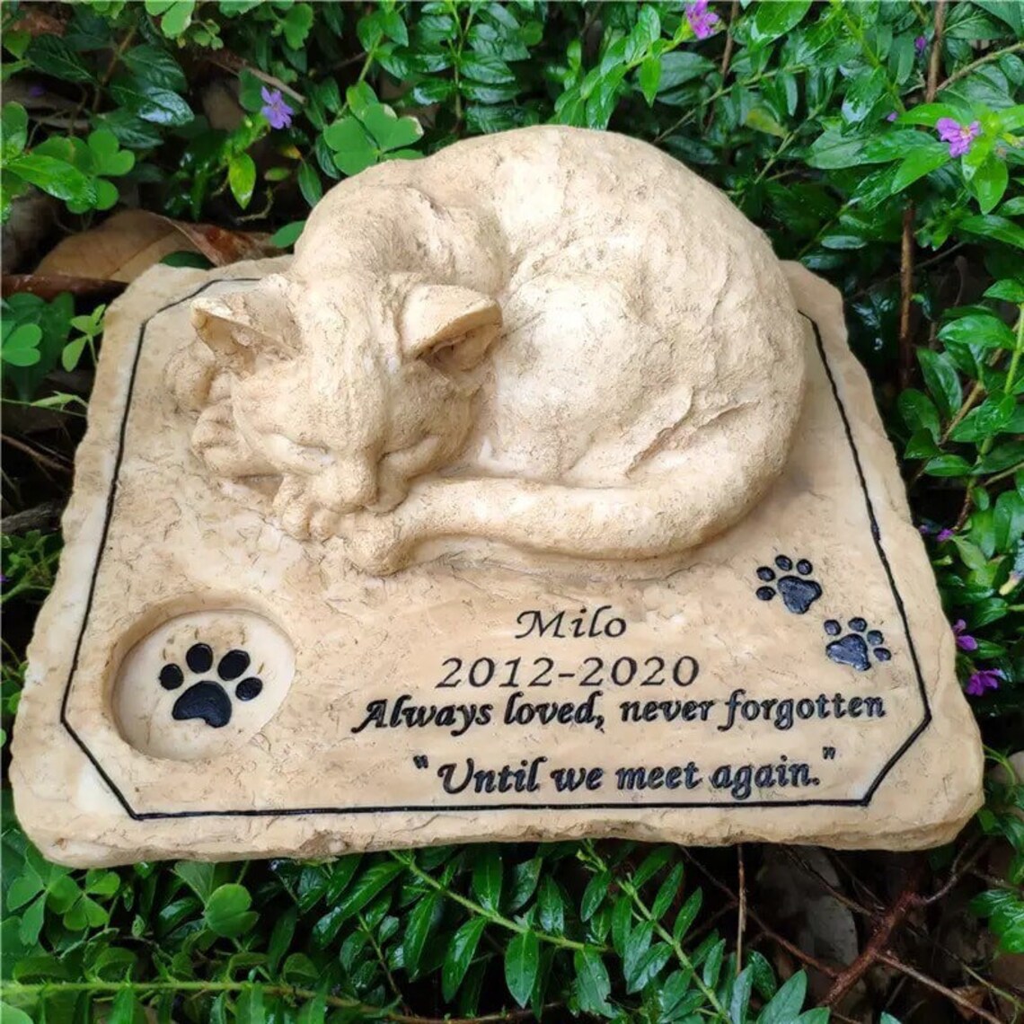 Cat Memorial Stones met een slapende kat op de top Etsy