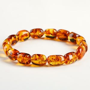 7mm - 9mm Natural Floral Amber Freeform Pebble-shaped Beaded Bracelet