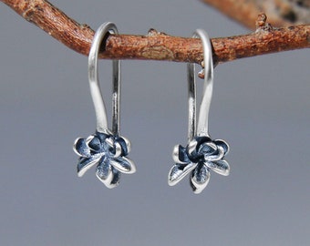 2 paia / 5 paia di orecchini vuoti in argento sterling S925 a forma di fiore piccolo, gancio per orecchini