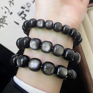 AAA Natürliches Silberblitz-Obsidian-Fassperlenarmband