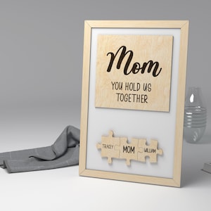 Signo de rompecabezas de mamá / Regalo del día de la madre / Mamá nos mantienes unidos / Signo de rompecabezas del día de la madre / Archivos digitales - Lasercut