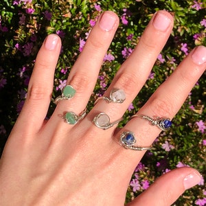 justerbar spiralring med 2 kristaller / spiralring med rostfri tråd / ädelstensring / virvelformad trådring / trådlindad ring