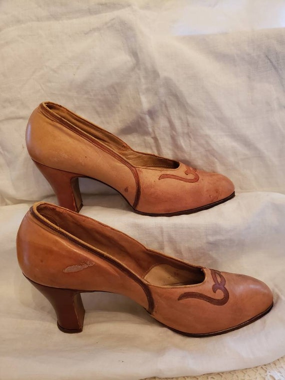 Lovely Tan and Brown 1920s Ladies Shoes - image 3