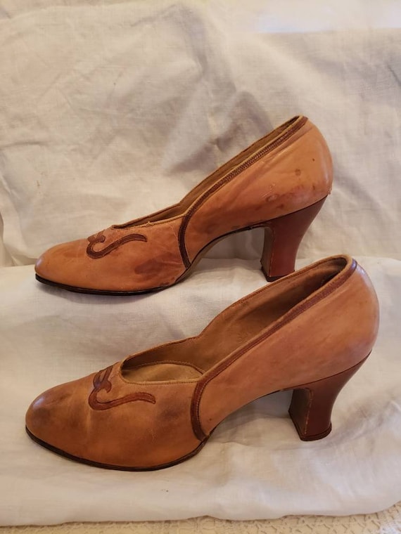 Lovely Tan and Brown 1920s Ladies Shoes - image 2