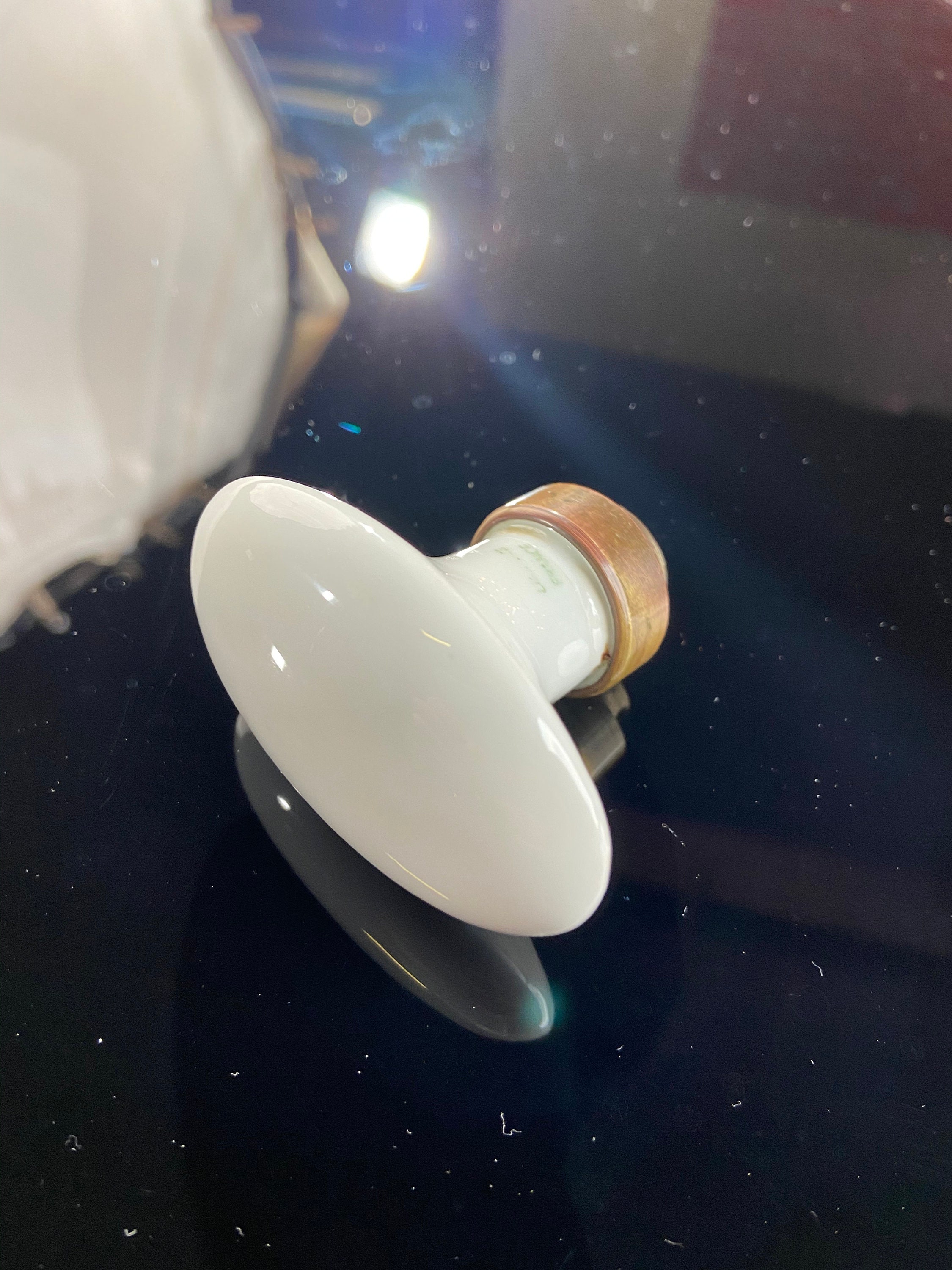 Lot de Poignées en Porcelaine Française Vintage