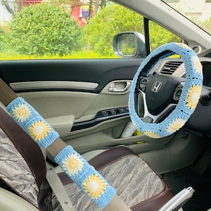 Cubierta del volante de ganchillo hecha a mano para las mujeres, linda cubierta del cinturón de seguridad de la flor, decoraciones de accesorios interiores del coche