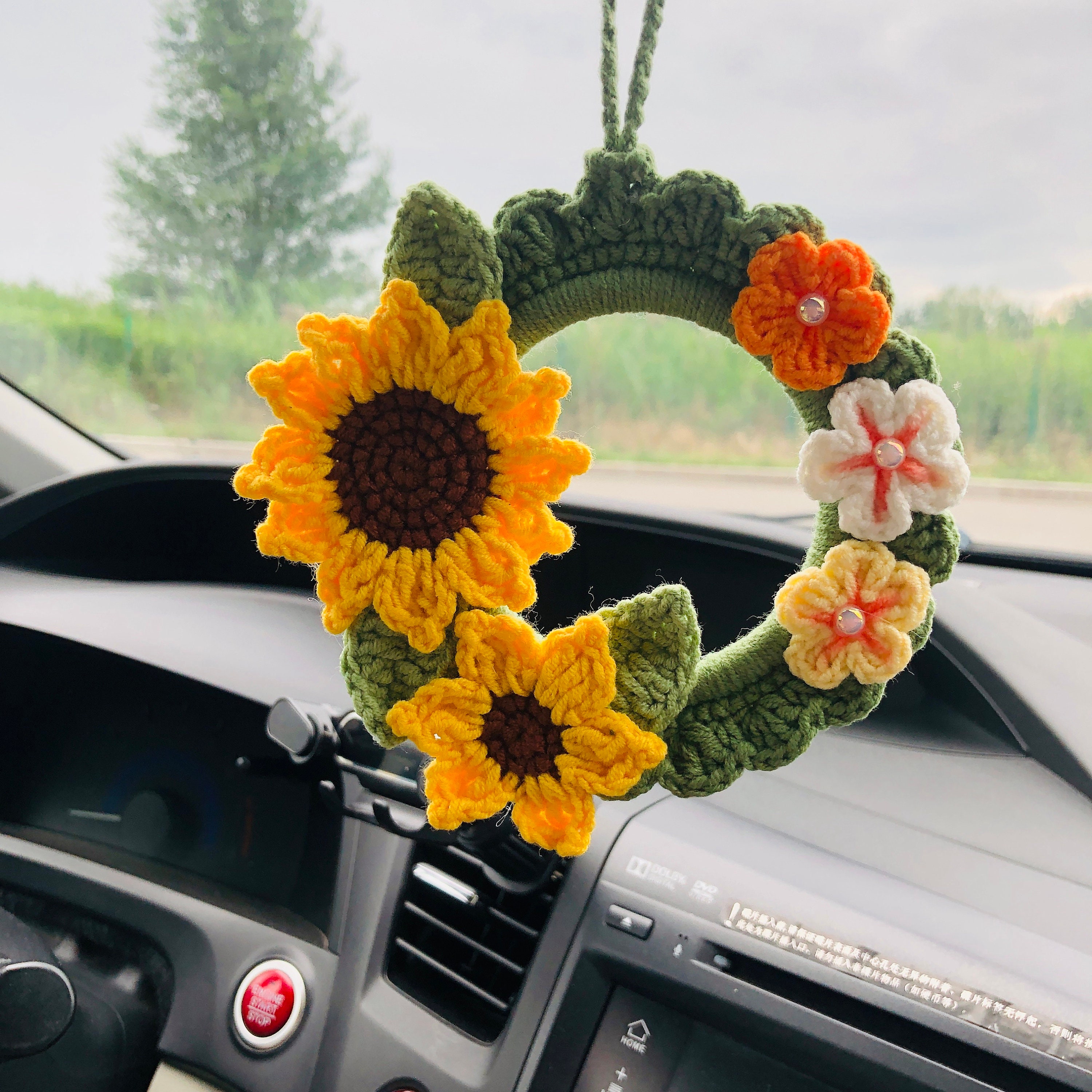 Christmas Shaking Double Head Sunflower Car Accessories Dashboard  Decorations, Crochet Smiley Sun Flowers Beetle Car Decor for Women,  Hand-Woven Home
