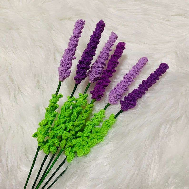 Gehäkelte Sonnenblume Eukalyptus Tulpe Beere Lavendel ein Blumenstrauß für Freundinnen/Mütter/Liebhaber/Freunde Basteln 6 stems Lavender