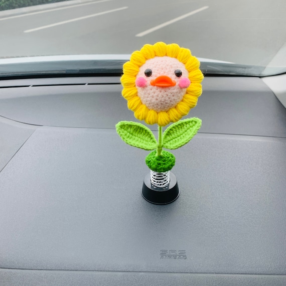 Niedliches Auto Blumenzubehör für Frauen, gehäkelte Kawaii Smiley Ente Auto- Armaturenbrett-Dekor, Boho Schüttelkopf-Pflanzendekoration - .de