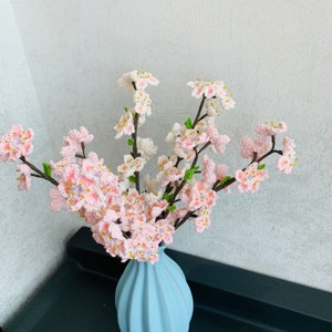 かぎ針編みの桜の花飾り、手作りの編み花の花束、彼女への記念日のホームデコレーションのバレンタインギフト