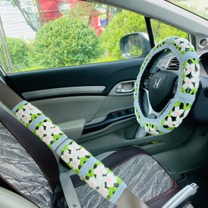 Funda de volante de crochet hecha a mano para mujer, bonita funda de cinturón de seguridad con flores, accesorios decorativos para el interior del coche
