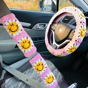 Funda de volante para mujer, funda de cinturón de seguridad con linda carita sonriente tejida a crochet, accesorios decorativos para el automóvil