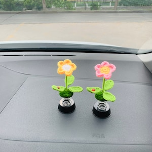 Acessórios de carro com flores fofas, crochê rosa amarelo flor painel de carro decoração para mulheres declaração decoração de casa presente