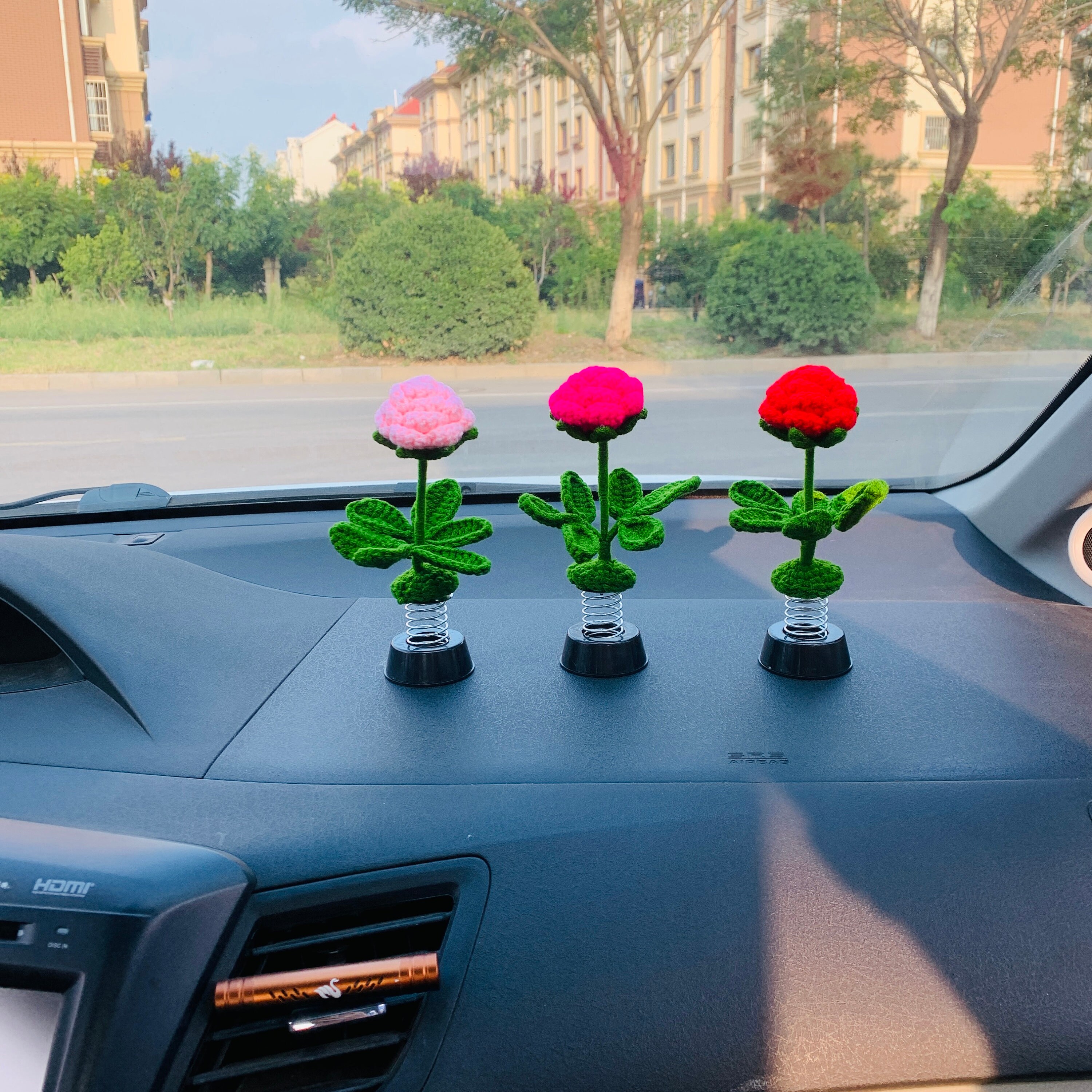 Accessoires de voiture mignons, décor de tableau de bord de voiture en fleur  de Rose pour femmes, décoration de maison, cadeau de plante à tête  tremblante -  France