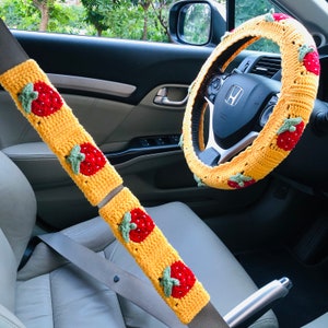 Stuurhoes voor dames, gehaakte schattige gele aardbeibloem veiligheidsgordelhoes, decoraties voor autoaccessoires