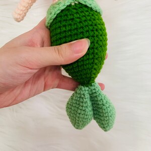 Muñeca princesa de ganchillo, princesa Ariel, La Sirenita, muñeca Amigurumi, princesa hecha a mano muñecas lindas declaración juguete de regalo para niños imagen 8