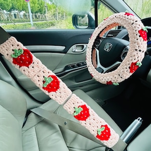 Stuurhoes voor dames, gehaakte schattige roze aardbeibloem veiligheidsgordelhoes, decoraties auto-accessoires