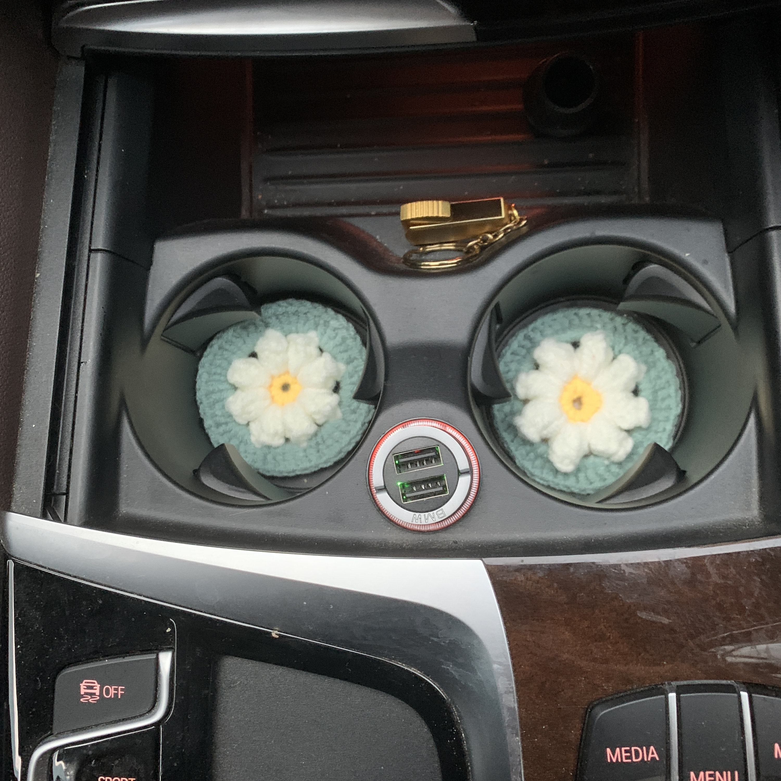 Handgemachte gehäkelte Lenkradhülle für Frauen, süße Daisy Blumen Sicherheitsgurthülle, Auto Interieur Accessoires Dekoration