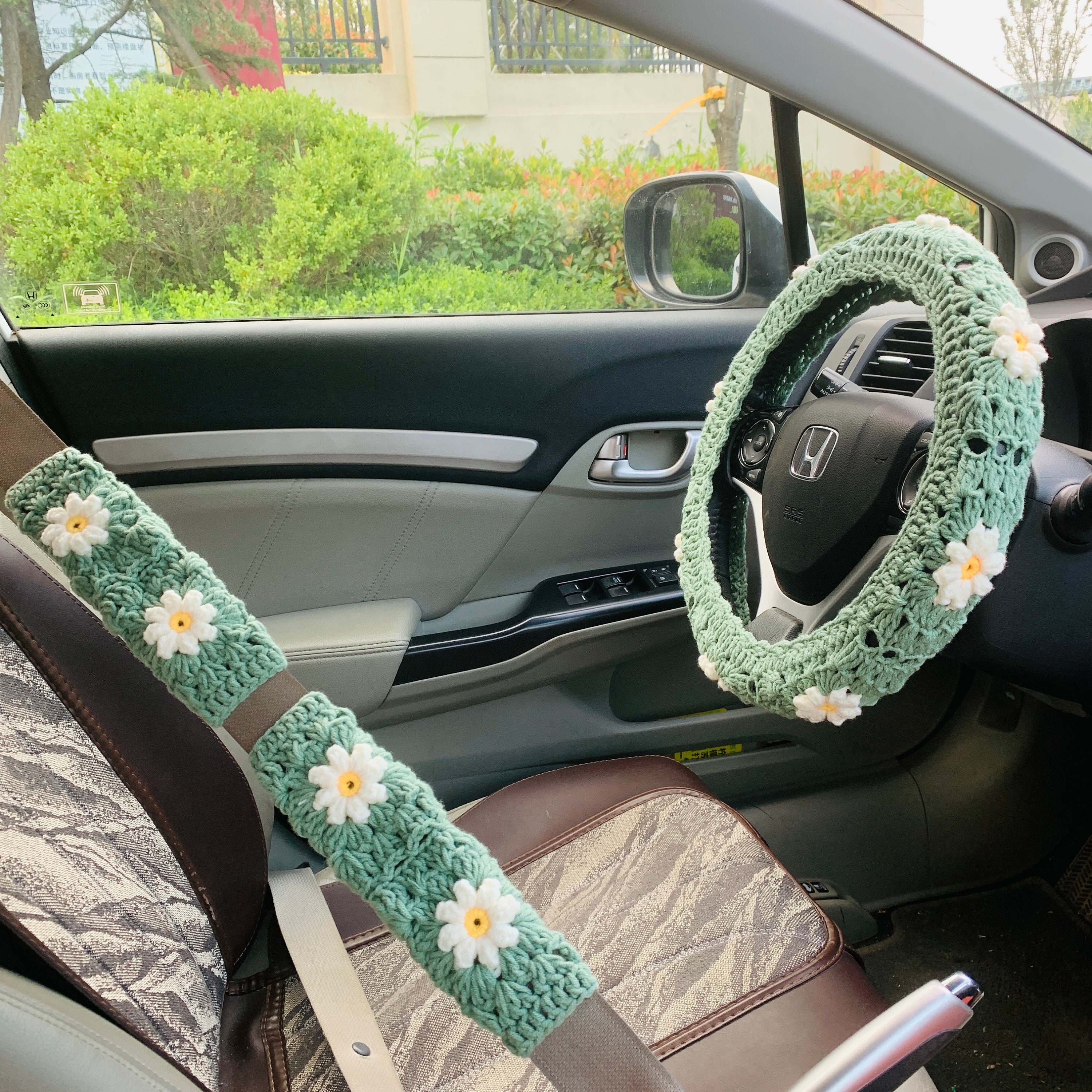 Handgemachte gehäkelte Lenkradhülle für Frauen, süße Daisy Blumen Sicherheitsgurthülle, Auto Interieur Accessoires Dekoration