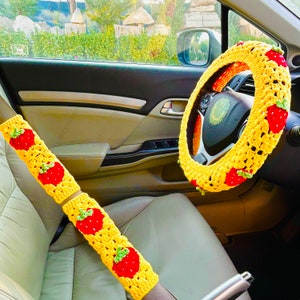 Funda de volante para mujer, bonita funda de cinturón de seguridad de crochet con fresas amarillas, accesorios decorativos para coche