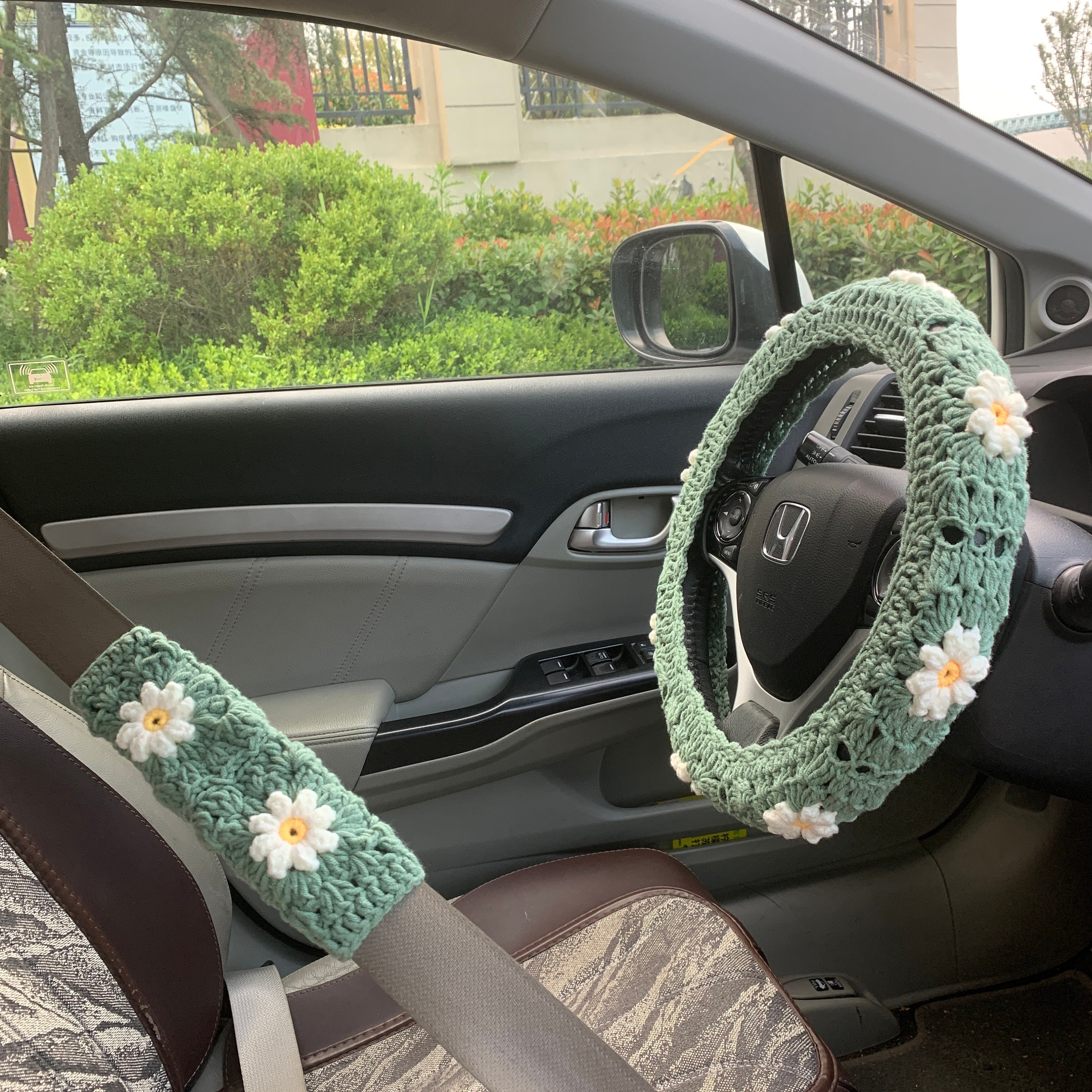 Handgemachte gehäkelte Lenkradhülle für Frauen, süße Daisy Blumen Sicherheitsgurthülle, Auto Interieur Accessoires Dekoration