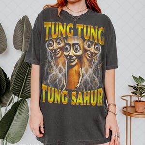 Vintage Comfort Tung Tung Tung Sahur Brainrot Shirt, Funny Italian Brainrot Meme Tee Graphic T-Shirt, Gift For Women and Man Unisex T-Shirt