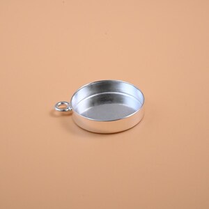 Dije redondo de plata esterlina con bisel, colgante en forma de bisel, conector de base de bandeja, engaste de cabujón de resina, pinza para joyería de 10,5 mm y 16 mm.